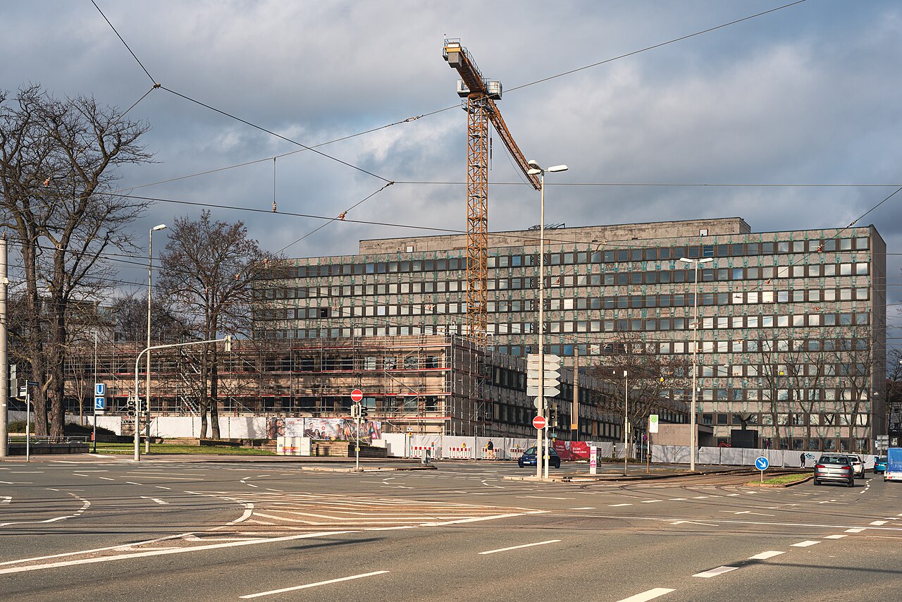 Generic Trades & Construction image (Wikimedia Commons, CC BY 4.0).